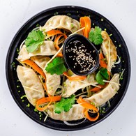 WELL PIEROŻKI GYOZA Z KAPUSTĄ I WIEPRZOWINĄ 1kg/8